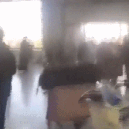 以军空袭时的萨那海外机场航站楼里面 （图片开头：央视新闻）